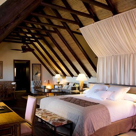 Asia Gardens Hotel & Thai Spa, A Royal Hideaway Hotel Finestrat Exteriör bild A suite at the Four Seasons Hotel