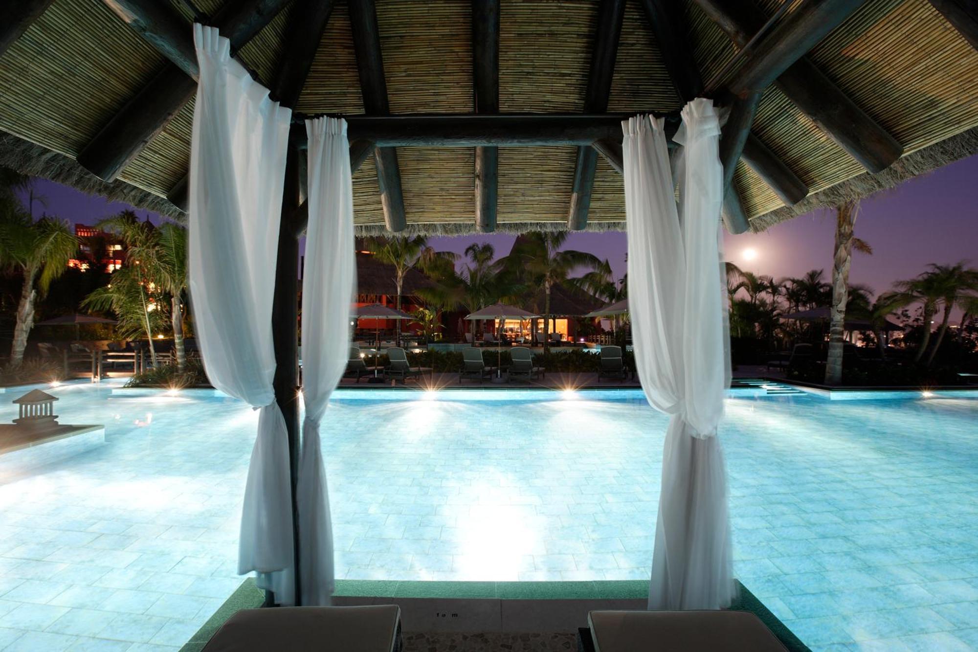 Asia Gardens Hotel & Thai Spa, A Royal Hideaway Hotel Finestrat Bekvämligheter bild The pool at the Hard Rock Hotel