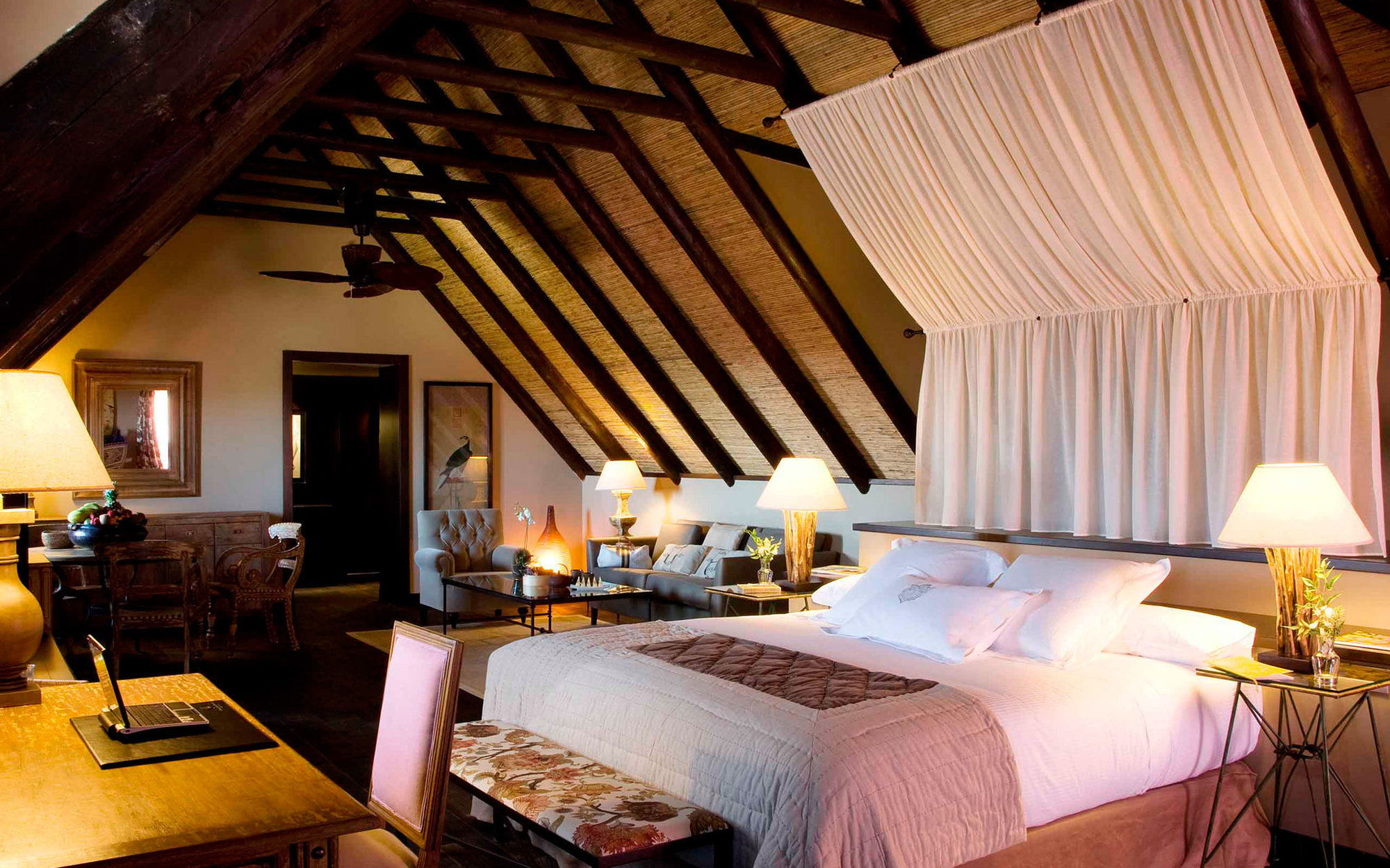 Asia Gardens Hotel & Thai Spa, A Royal Hideaway Hotel Finestrat Rum bild Suite at the Hotel Hacienda Uxmal