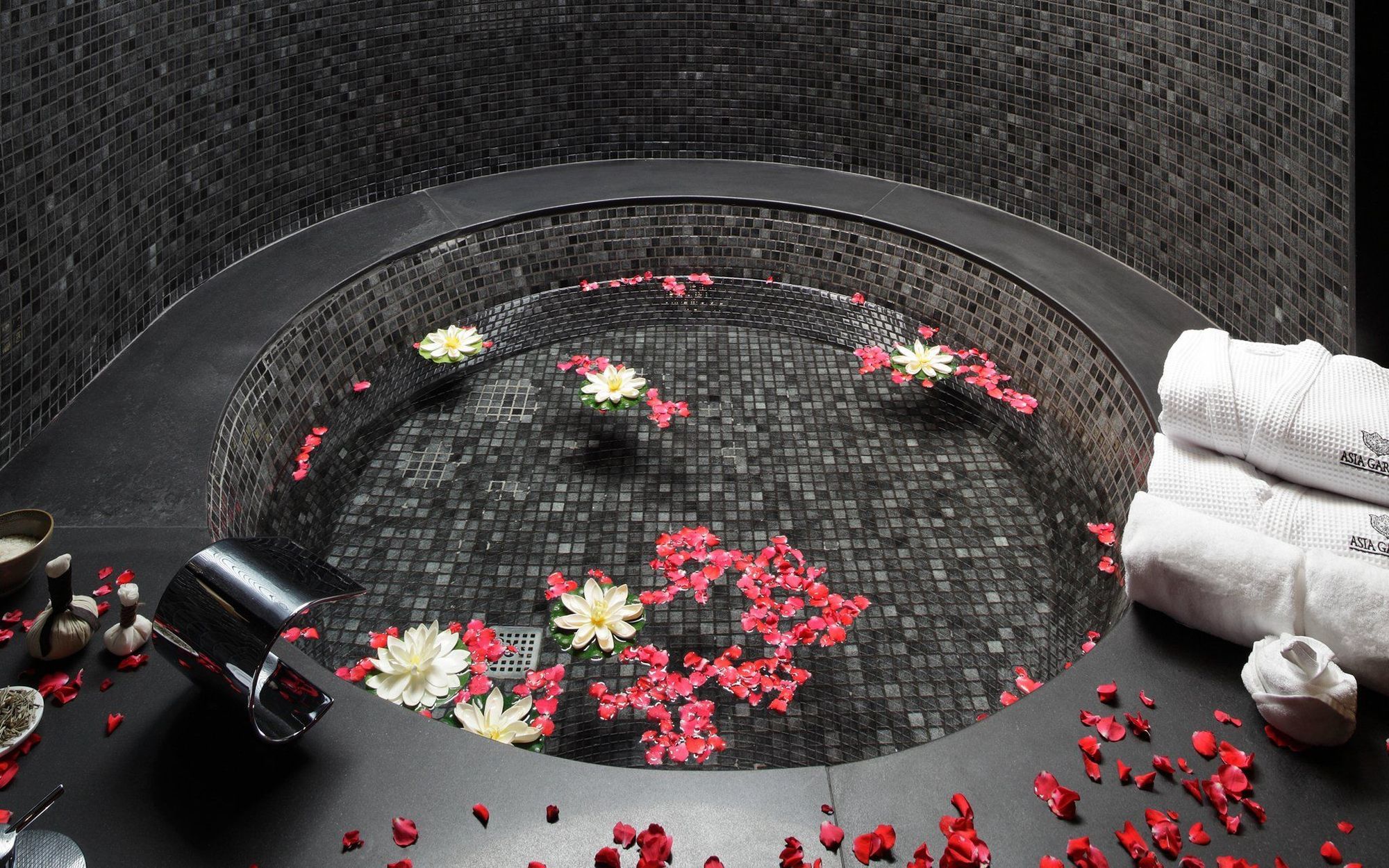 Asia Gardens Hotel & Thai Spa, A Royal Hideaway Hotel Finestrat Exteriör bild A spa at the Four Seasons Hotel, Hong Kong