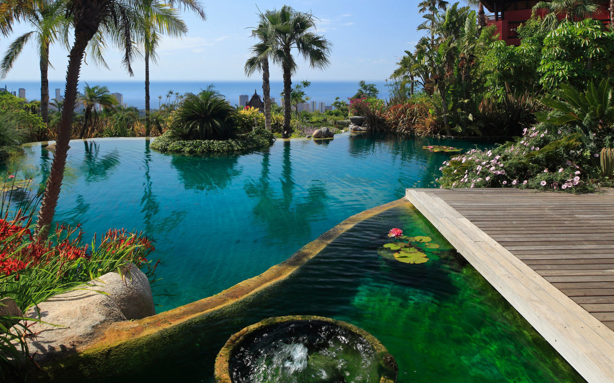 Asia Gardens Hotel & Thai Spa, A Royal Hideaway Hotel Finestrat Exteriör bild The pool at the Four Seasons Hotel