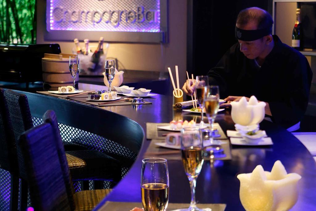 Asia Gardens Hotel & Thai Spa, A Royal Hideaway Hotel Finestrat Exteriör bild A sushi bar in Paris