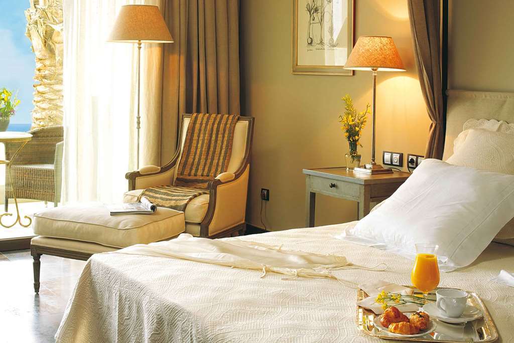 Asia Gardens Hotel & Thai Spa, A Royal Hideaway Hotel Finestrat Rum bild A room at the hotel