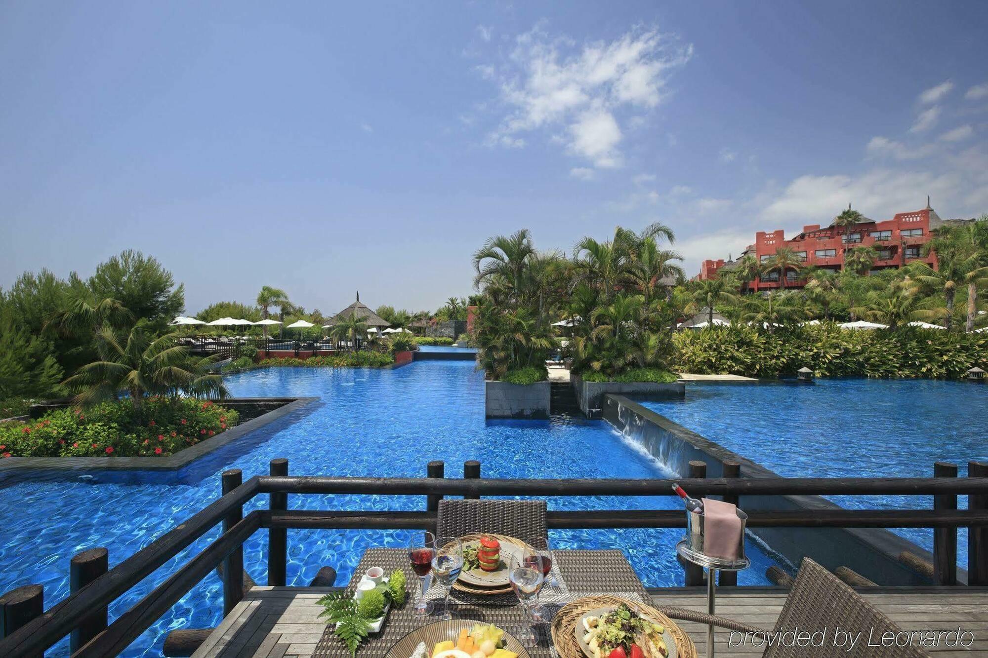 Asia Gardens Hotel & Thai Spa, A Royal Hideaway Hotel Finestrat Bekvämligheter bild The pool at the Kempinski, Muscat